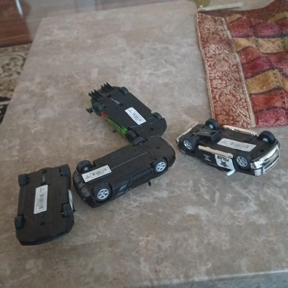 - - Bundle of 4 kidds 🚗